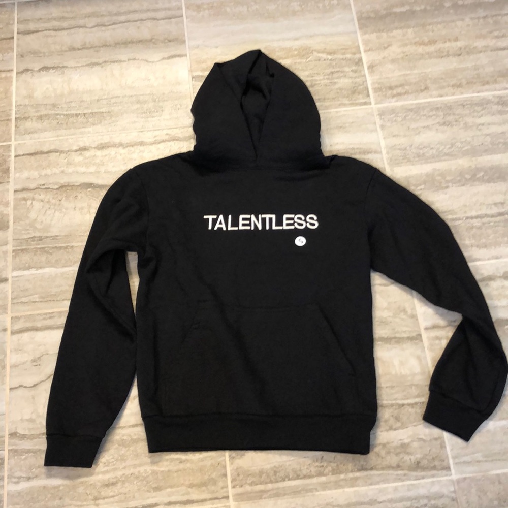 NWOT TALENTLESS - EMBROIDERED CIRCLE LOGO HOODIE SMALL